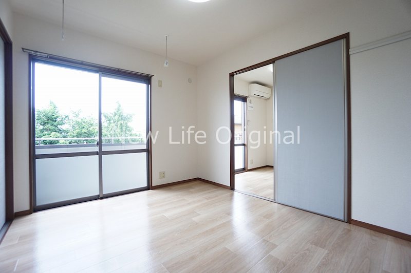 その他部屋・スペース　アクセントクロスが特徴的な洋室です☆