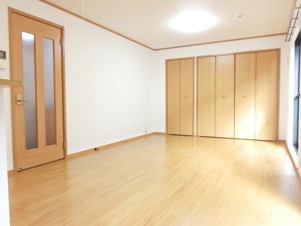 居室・リビング　広々洋室！