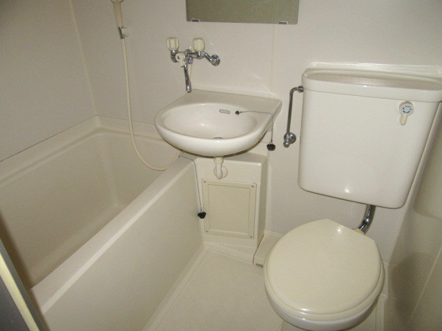 バス・シャワールーム　バストイレ共同