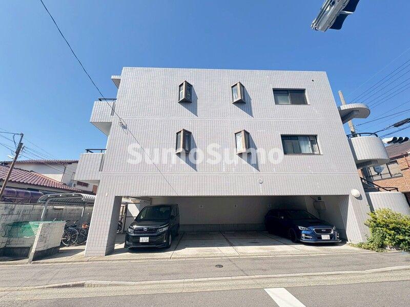 駐車場　駐車場があるので、車を買う予定の方も安心です