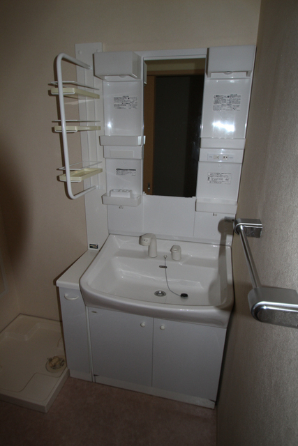 洗面設備　※別室の参考写真です。