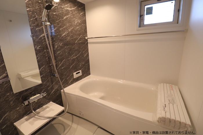 バス・シャワールーム　落ち着いた空間のお風呂です