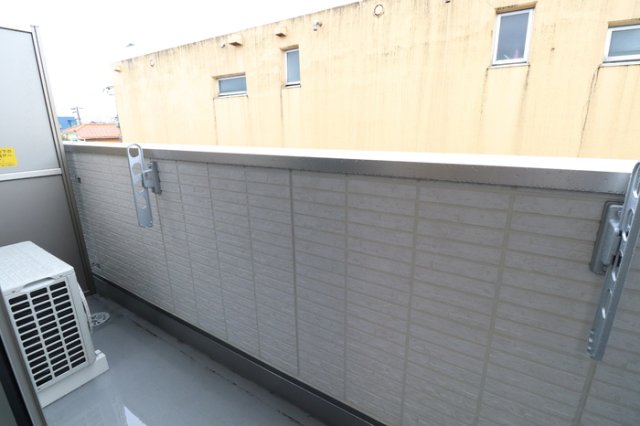 バルコニー　お洗濯にも便利なバルコニー付き