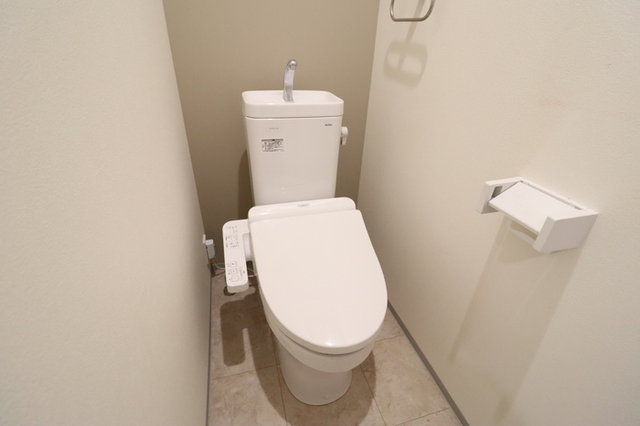 トイレ　温水洗浄暖房便座