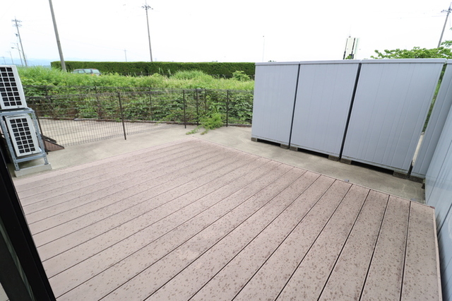 バルコニー　ウッドデッキ