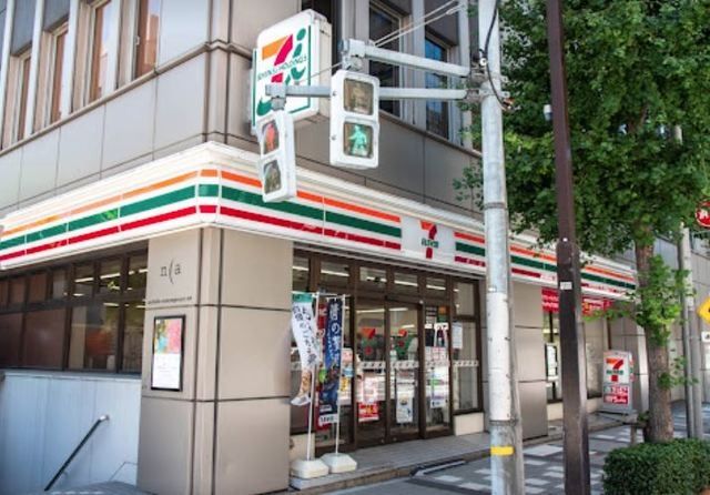 コンビニ　セブンイレブン中央区八丁堀4丁目店（コンビニ）まで164m