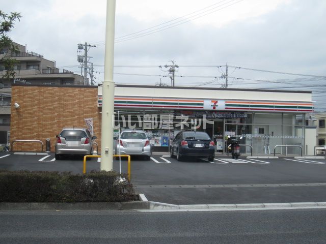 コンビニ　セブンイレブン（コンビニ）まで377m