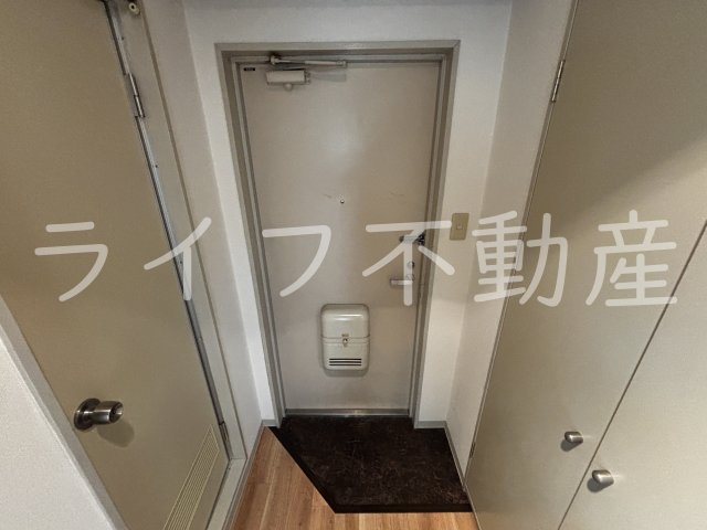 玄関　収納もある玄関です