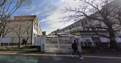 中学校　福岡市立春吉中学校（中学校）まで864m