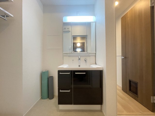 洗面設備　脱衣スペースもあります