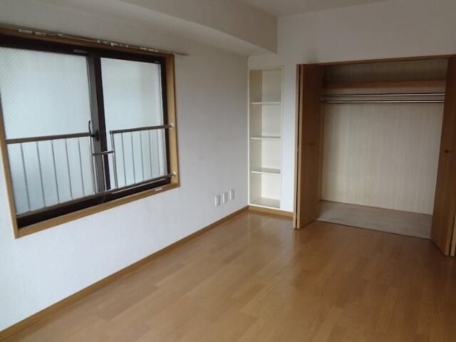 その他部屋・スペース　落ち着いた色調の寝室です