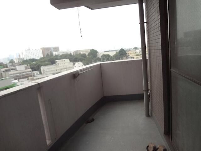 バルコニー　開放的で明るい空間を演出してくれるバルコニーです