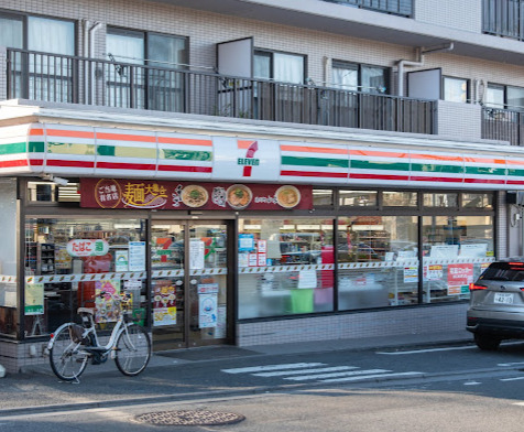 コンビニ　セブンイレブン 杉並下高井戸5丁目店（コンビニ）まで748m
