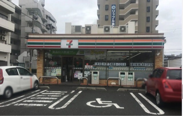 コンビニ　セブンイレブン大阪大国町駅南店（コンビニ）まで559m