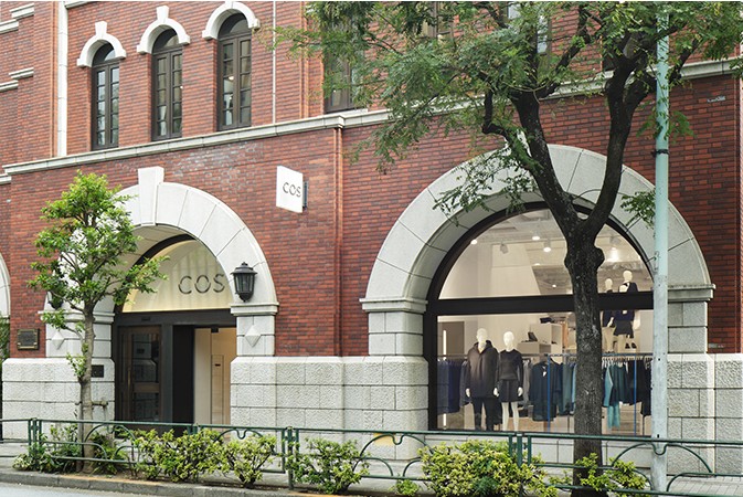 ショッピングセンター　COS青山店（ショッピングセンター）まで509m