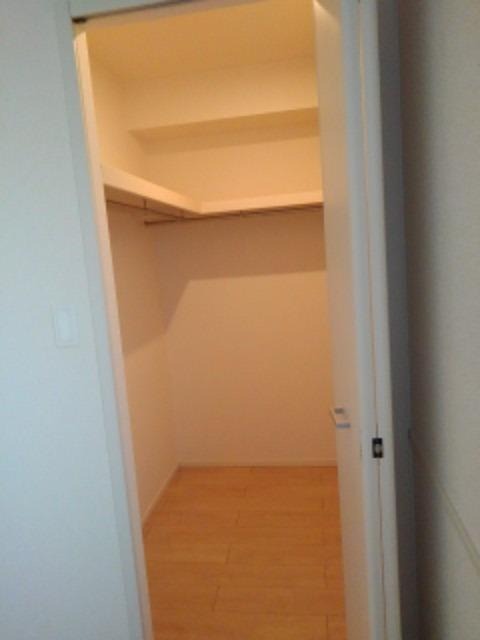 収納　ウォークインクローゼット付でお部屋を広くお使いいただけます。