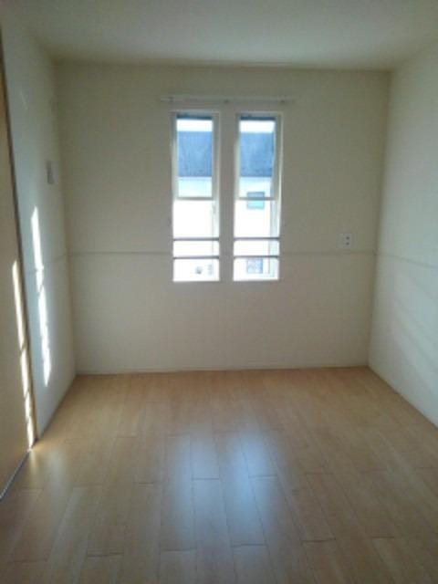 その他部屋・スペース　明るいお部屋で快適にお過ごしいただけます。