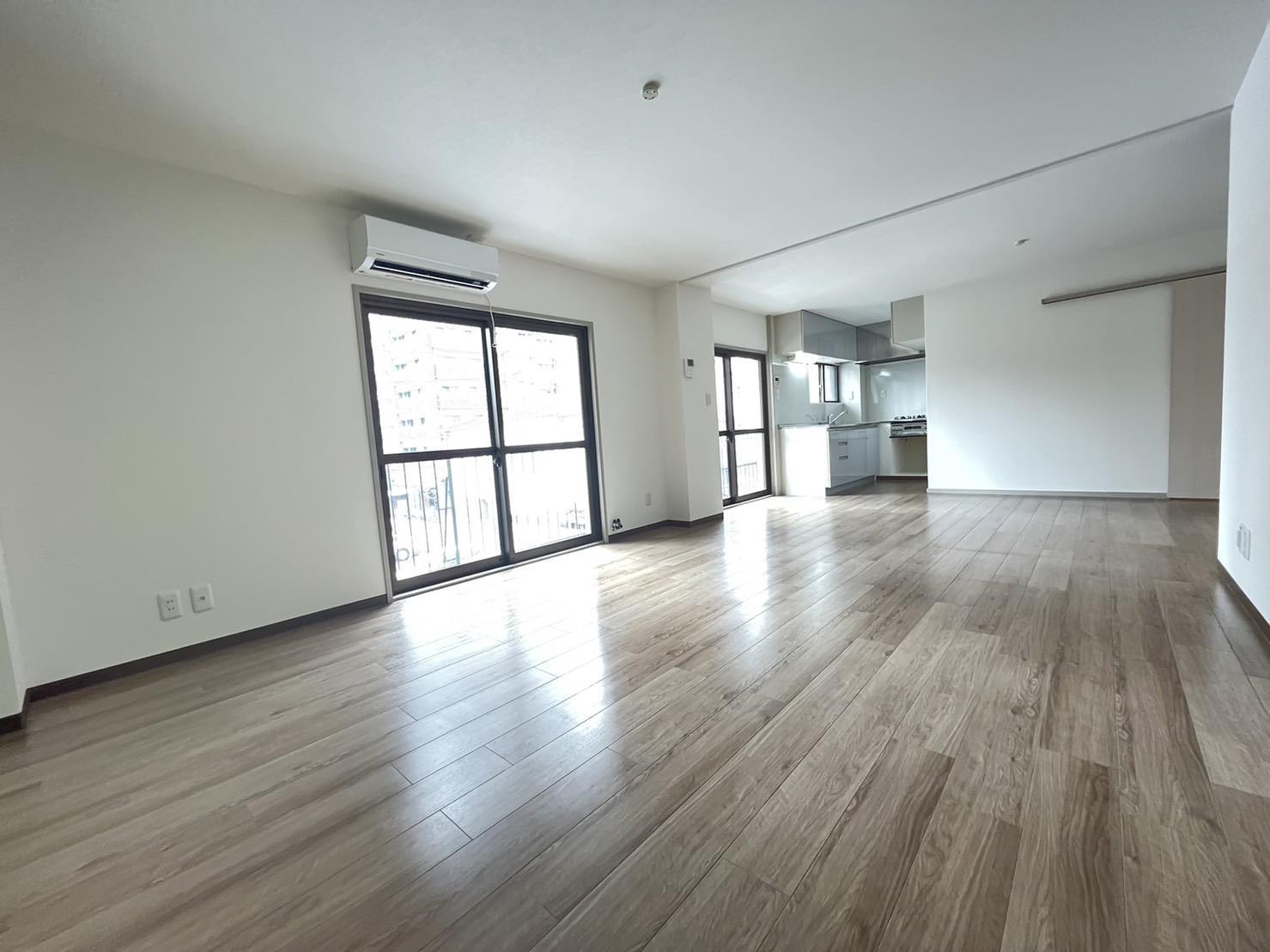 その他部屋・スペース　エアコン付き！バルコニーに面したリビング18.8帖♪