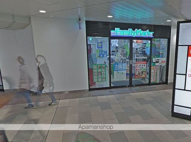 コンビニ　ファミリーマート（コンビニ）まで357m