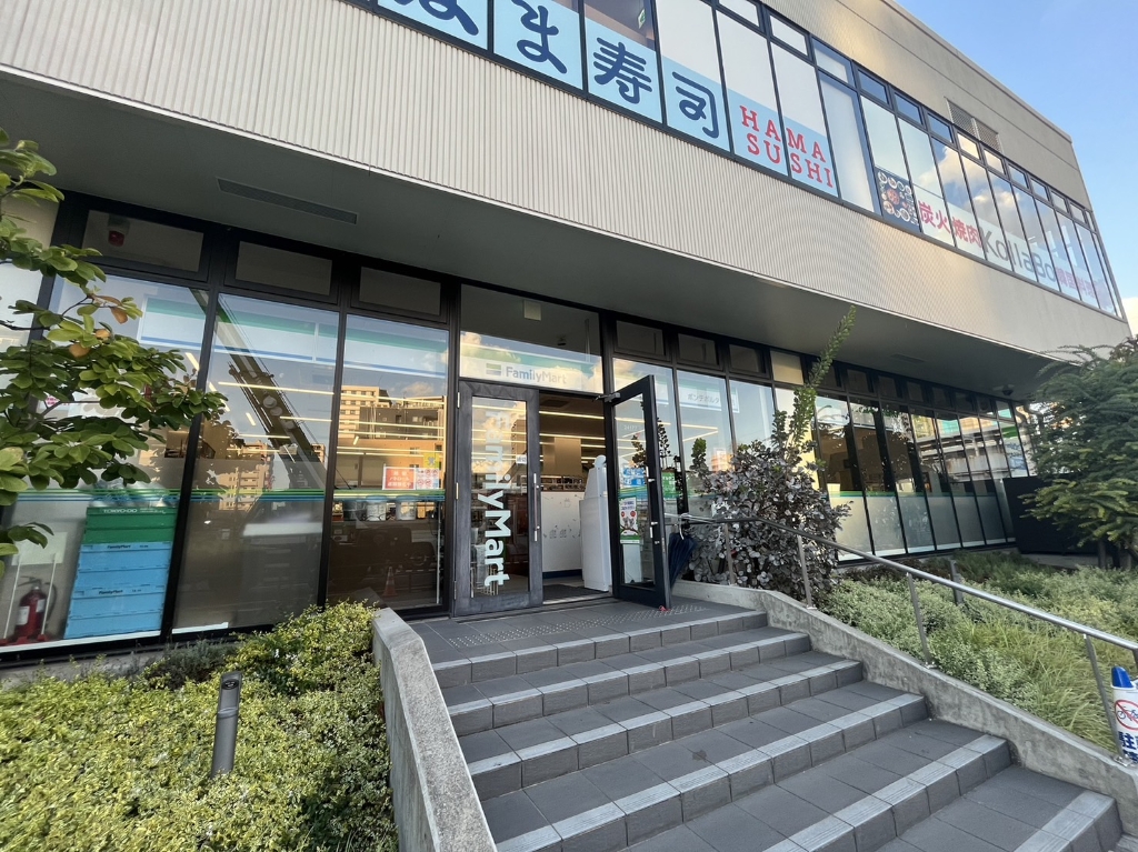 コンビニ　ファミリーマート ポンテポルタ千住店（コンビニ）まで546m