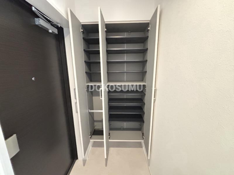 玄関　住まいの顔として相応しい、気品とゆとりのあるエントランス。