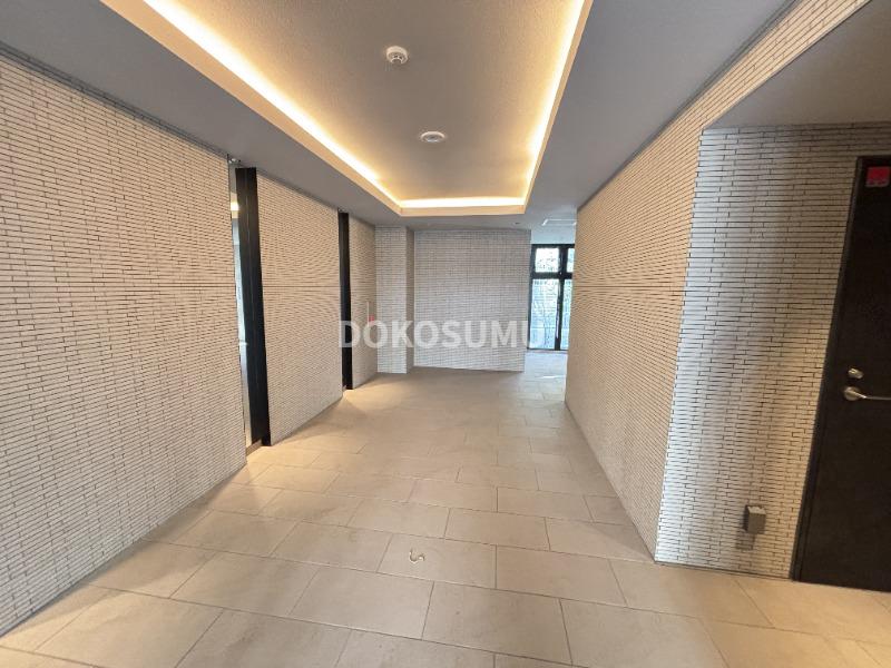 エントランス　オンからオフへ。心地よい静寂へといざなうエントランス。