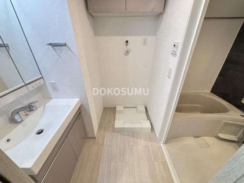 洗面設備　忙しい朝もスムーズに。使いやすさを追求した清潔な洗面空間。