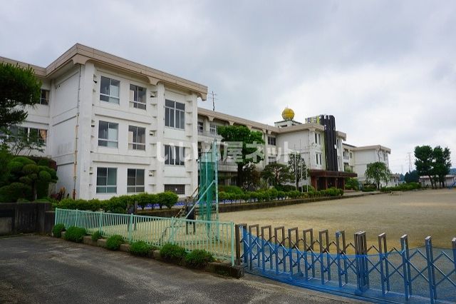 小学校　西郷村立小田倉小学校（小学校）まで802m