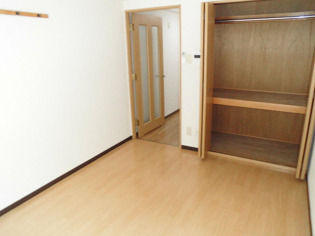 横田第二ビルの居間写真