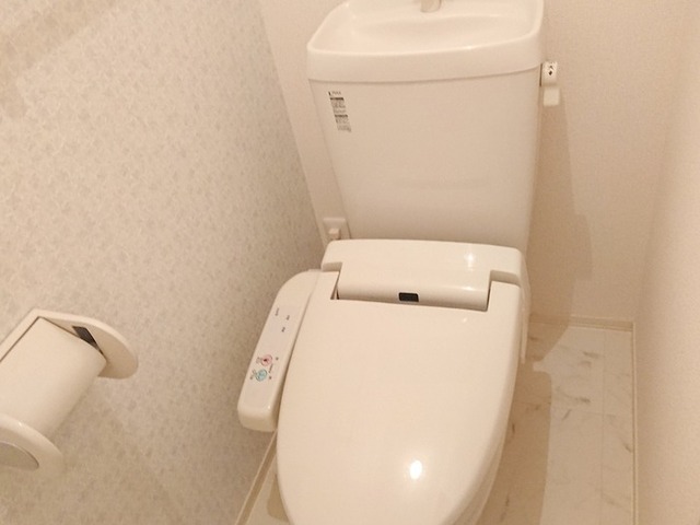 トイレ　温水洗浄暖房便座