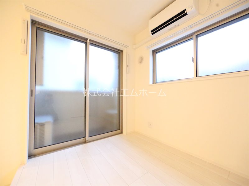 バルコニー　洋室3.7帖　２面採光　エアコン完備　バルコニー