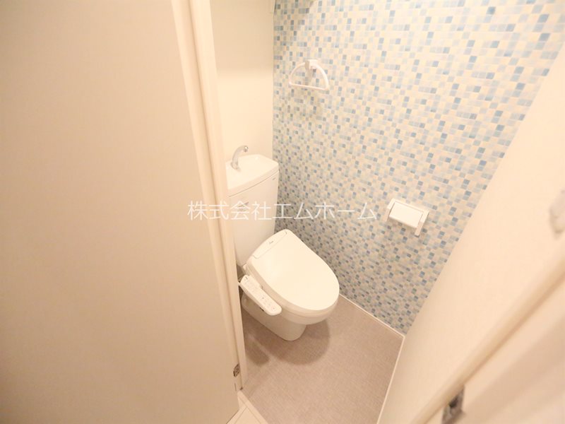 トイレ　温水洗浄暖房便座付トイレ　同仕様写真