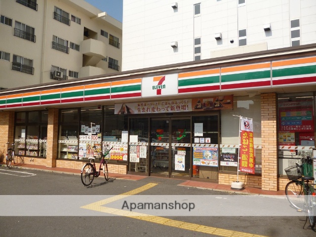 コンビニ　セブンイレブン（コンビニ）まで215m