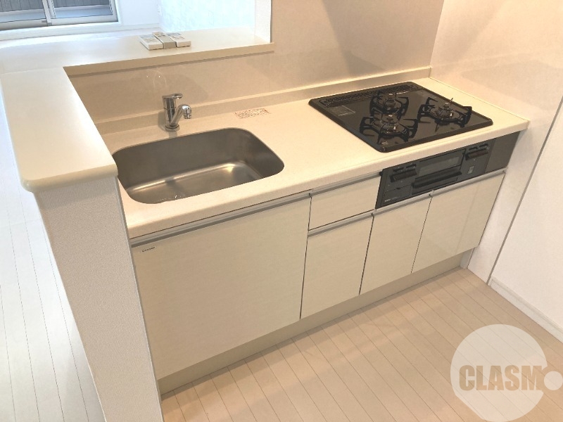 キッチン　効率よくお料理できる３口コンロ付き♪