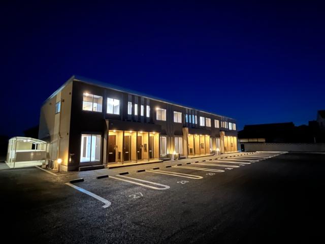 建物外観　外観写真（夜）