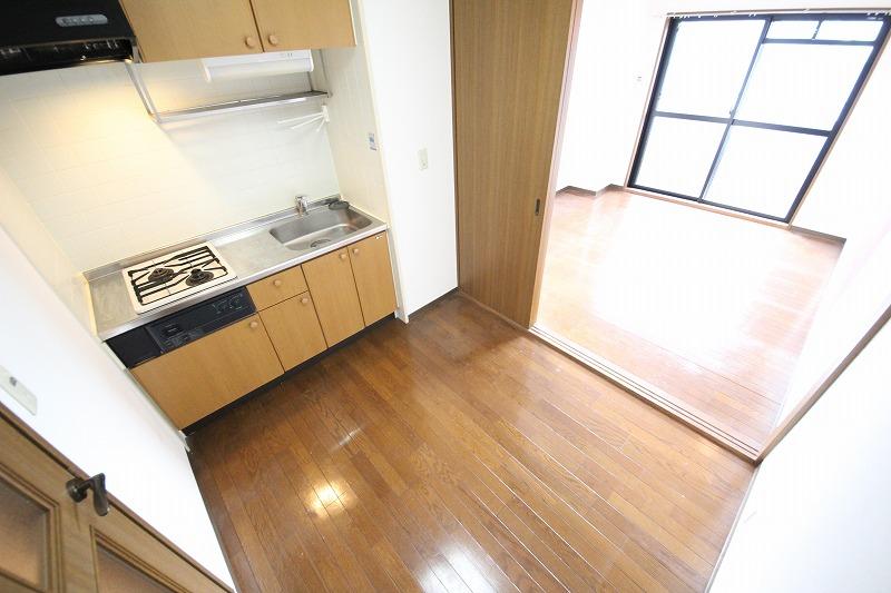 キッチン　コンパクトなキッチンで掃除もラクラク