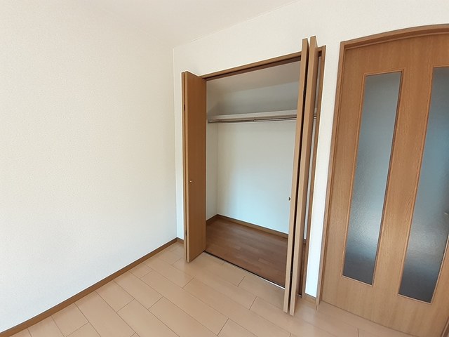 収納　同物件別号室の写真です。