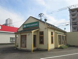 飲食店　モスバーガー砺波店（飲食店）まで83m