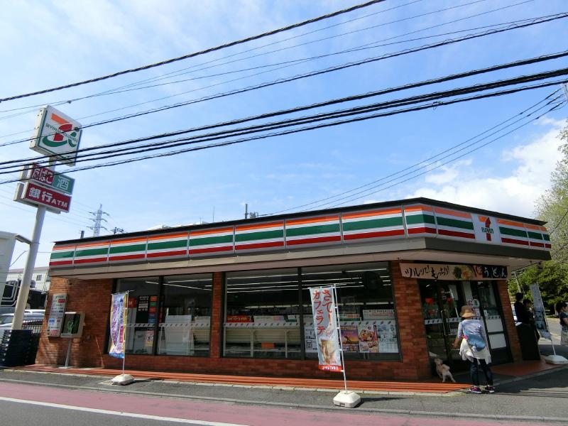 コンビニ　セブンイレブン 綾瀬店（コンビニ）まで200m