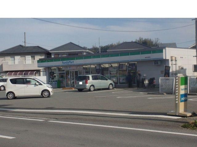 コンビニ　コンビニ（ファミリーマート）（コンビニ）まで980m