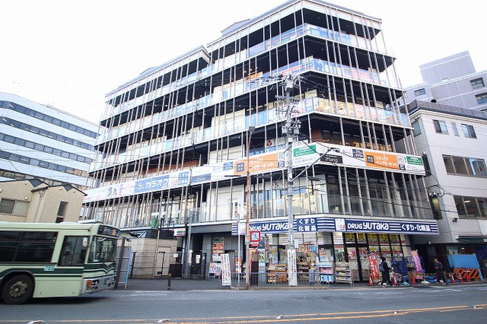 ドラックストア　ドラッグユタカ四条大宮店（ドラッグストア）まで750m