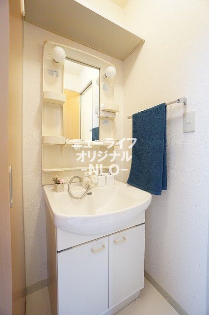 洗面設備　忙しい朝の身支度に役立つシャワー付き洗面台★