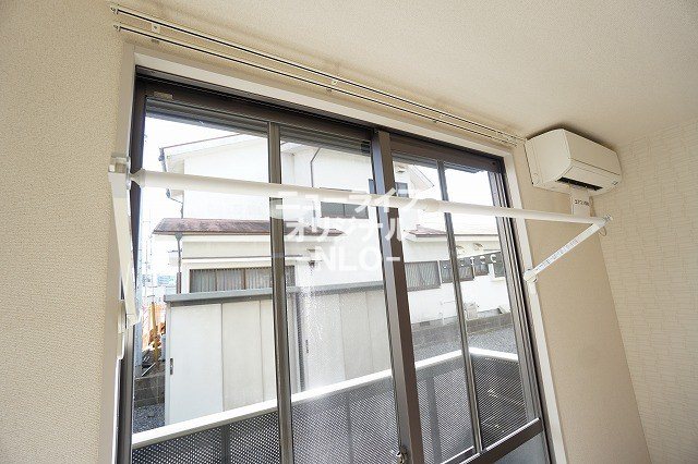 その他設備　雨の日や花粉の季節のお洗濯に役立つ室内物干し付★