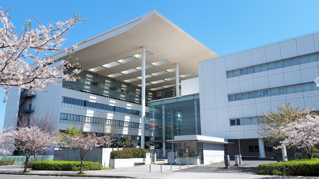 大学・短大　神奈川県立保健福祉大学（大学・短大）まで484m