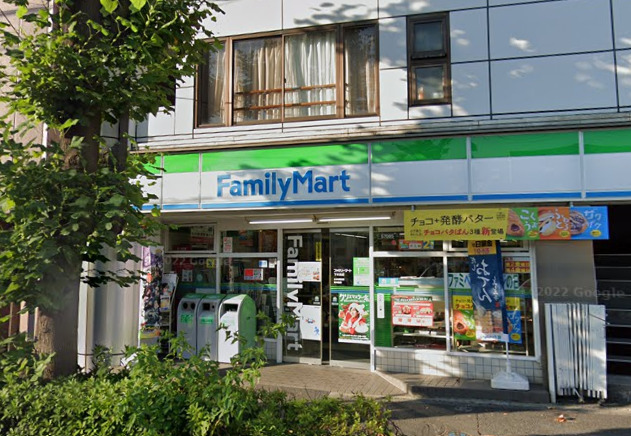 コンビニ　ファミリーマート（コンビニ）まで402m