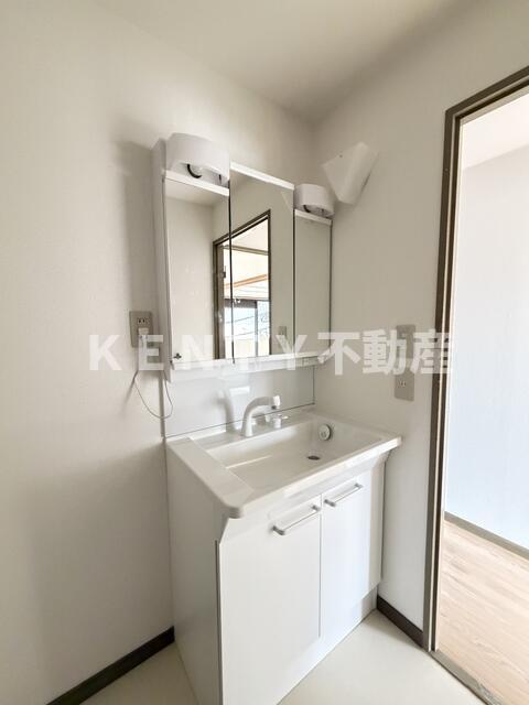 洗面設備　コンパクトで使いやすい洗面所