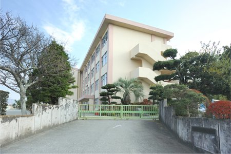 小学校　小田原市立報徳小学校（小学校）まで634m