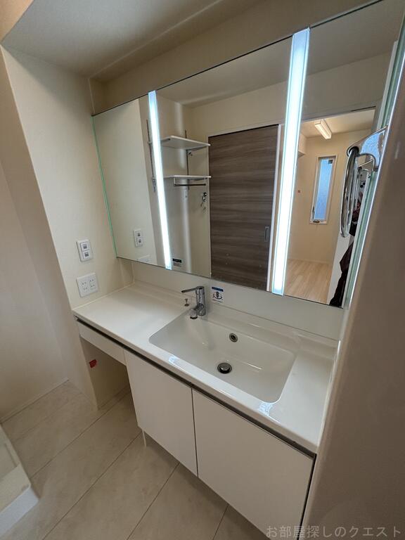 洗面設備　（写真は同タイプ）