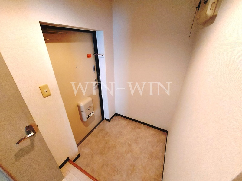 玄関　イメージ（同建物内別部屋の写真です）