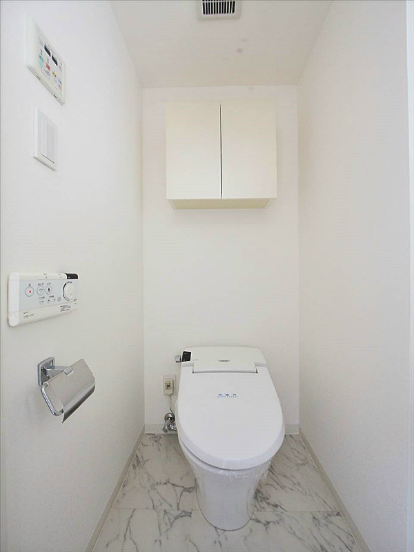 トイレ　温水洗浄便座機能付